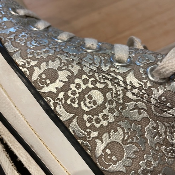 Rare Converse All Star Silver Skull Women’s Size 7 - Picture 2 of 15